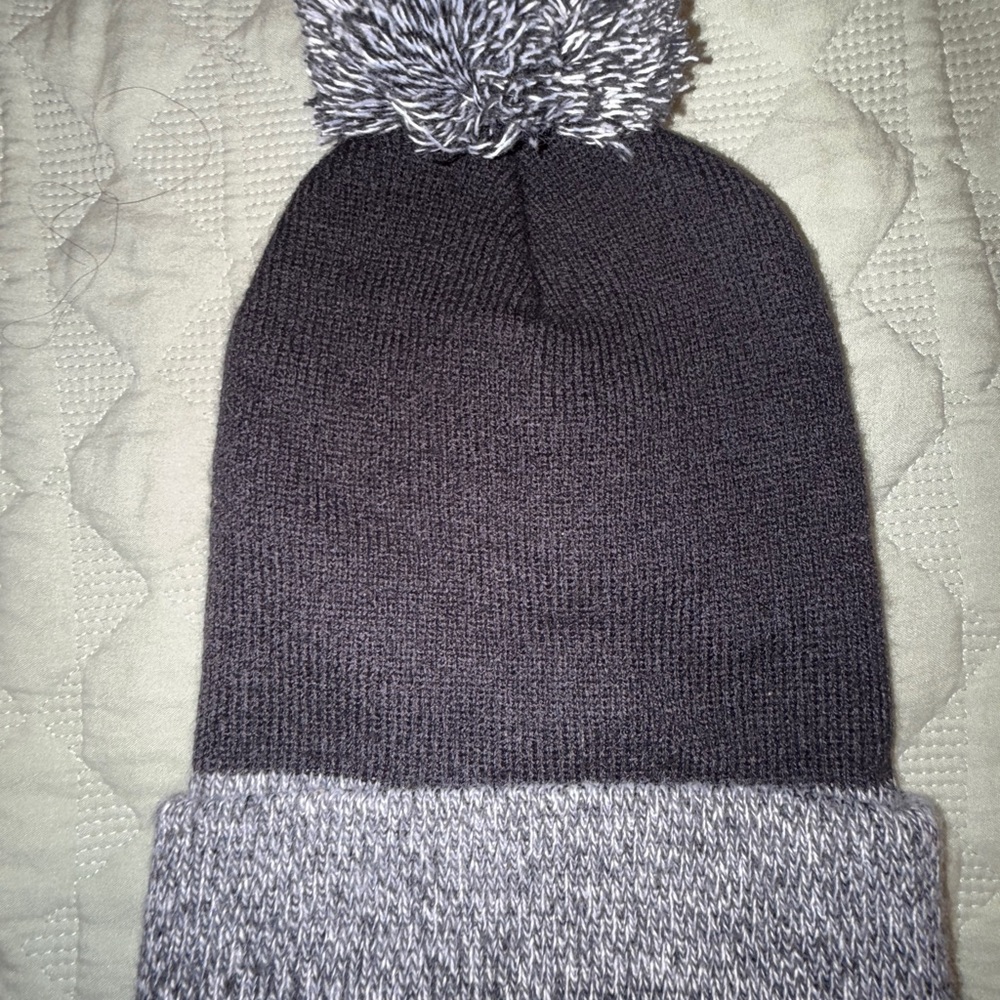 Carhartt Gray Knit Hat with Pom - Picture 4 of 5